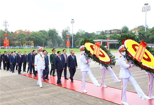 Lãnh đạo Đảng, Nhà nước vào Lăng viếng Chủ tịch Hồ Chí Minh nhân kỷ niệm 47 năm Ngày giải phóng miền Nam