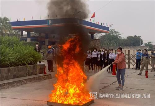 Bảo vệ sức khỏe người lao động bằng nhiều giải pháp