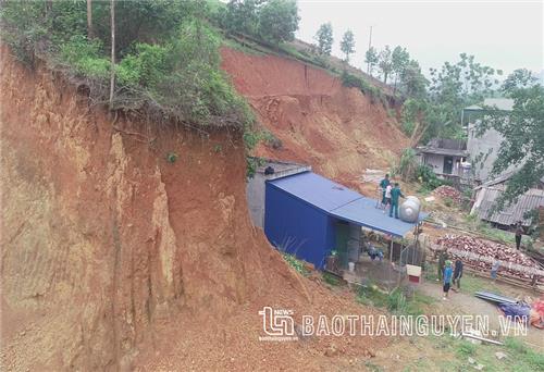 Định Hóa: Khoảng 10.000m3 đất đồi có nguy cơ sạt vào nhà dân