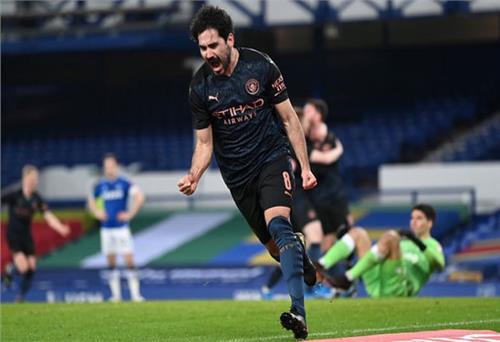 Man City vào bán kết FA Cup