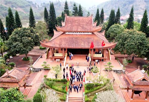 Chủ tịch Hồ Chí Minh với các cơ quan báo chí tại ATK Định Hóa