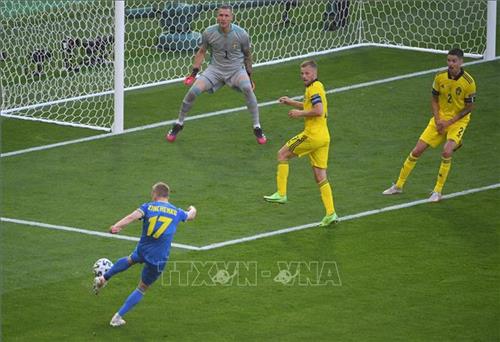 EURO 2020: Cầu thủ O. Zinchenko ghi dấu ấn đầu tiên