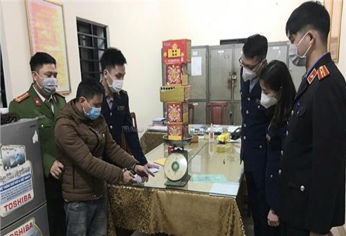 Bắt quả tang đối tượng tàng trữ trái phép 7,2 kg pháo nổ