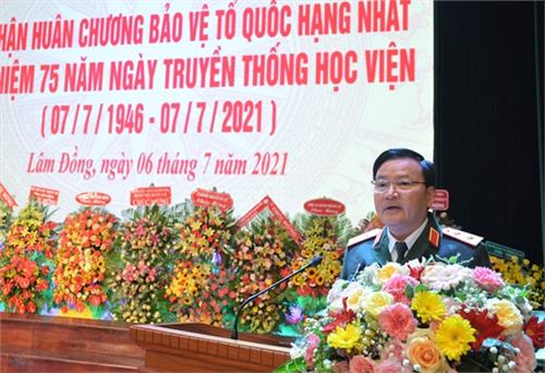 Học viện Lục quân đón nhận Huân chương Bảo vệ Tổ quốc hạng Nhất