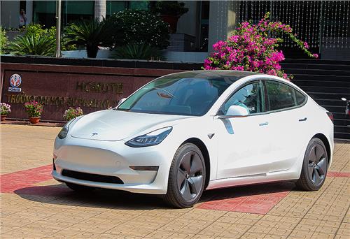Tesla tiếp tục dẫn đầu thị trường ô tô điện toàn cầu trong năm 2021