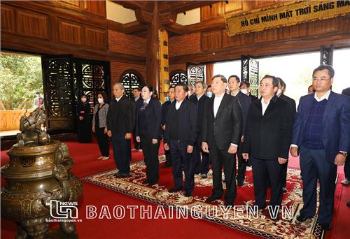 Đoàn đại biểu Ủy ban Kiểm tra Trung ương dâng hương tại ATK Định Hóa