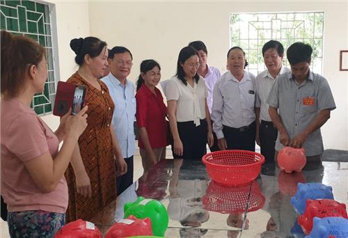 Hội thi “Mổ lợn nhựa khuyến học” tại Tân Quang