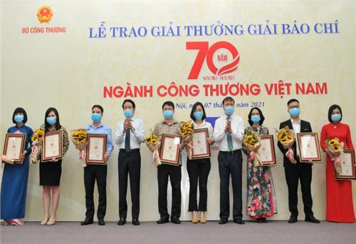 Trao giải báo chí 70 năm ngành Công Thương