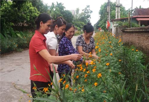 Nữ Bí thư chi bộ tận tâm với công việc
