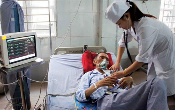 Ở một bệnh viện học tập và làm theo Bác