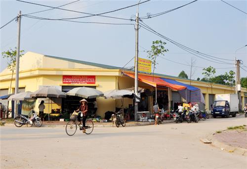 Khó thu hút tiểu thương vào chợ buôn bán