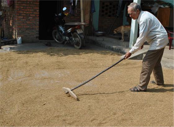 Trọn đời với văn hóa Tày