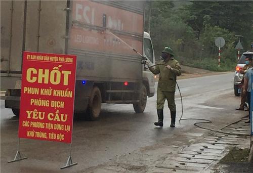 Phú Lương thành lập 2 chốt khử trùng tiêu độc