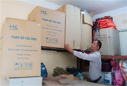Cấp phát vật tư, thiết bị phòng chống thiên tai