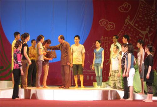 Học Bác tác phong giản dị