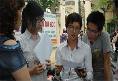 Đã bắt được sinh viên bán đáp án giả môn Toán