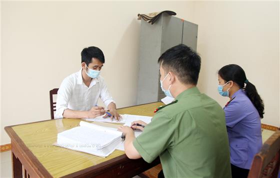 Khởi tố, bắt tạm giam đối tượng tổ chức cho người khác ở lại Việt Nam trái phép