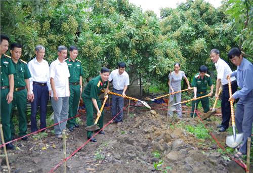 “Bộ đội Cụ Hồ” góp sức xây dựng nông thôn mới 