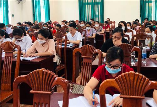 Bồi dưỡng đối tượng kết nạp Đảng