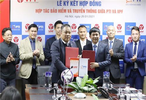 Gần 900 cầu thủ và trọng tài được nhận gói bảo hiểm trong mùa giải 2021