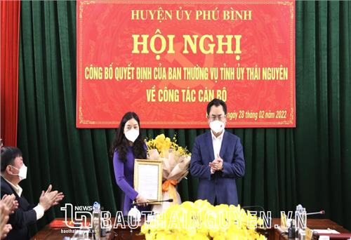 Công bố quyết định về công tác cán bộ