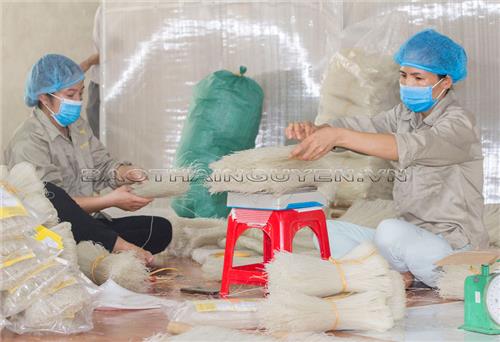 “Chêm” tiền tỷ, nâng tầm bún khô truyền thống