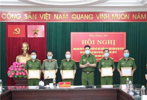 Công an tỉnh khen thưởng đột xuất các tập thể có thành tích xuất sắc 