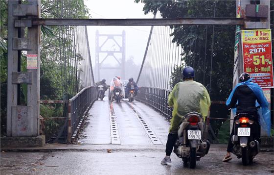 Cầu treo Bến Oánh: Cần xem xét, điều chỉnh thời gian thu phí cho phù hợp