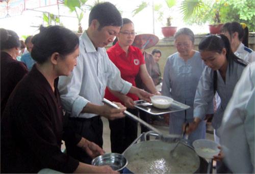 Việc làm bình dị mà nặng nghĩa tình
