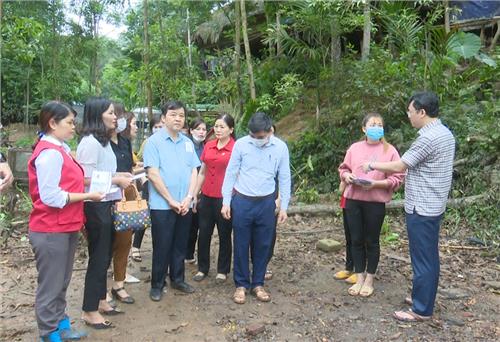 Phú Lương: Hỗ trợ gia đình nghèo bị cháy nhà