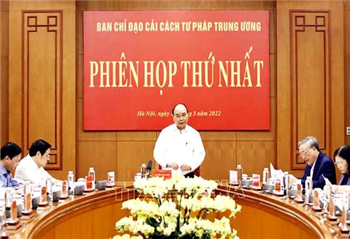 Chủ tịch nước Nguyễn Xuân Phúc: Tăng cường kiểm soát, nâng cao chất lượng đào tạo cử nhân luật
