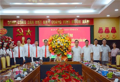 Thường trực Tỉnh uỷ chúc mừng Ngày truyền thống ngành Tuyên giáo