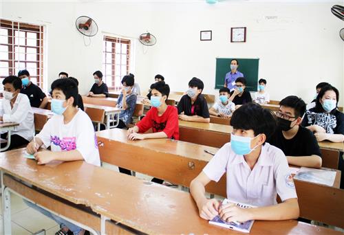 Hơn 1.600 lượt thí sinh hoàn thành kỳ thi tuyển sinh vào Trường THPT Chuyên Thái Nguyên