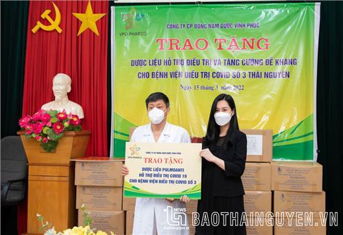 Trao tặng dược phẩm hỗ trợ điều trị COVID-19 cho Bệnh viện Gang thép