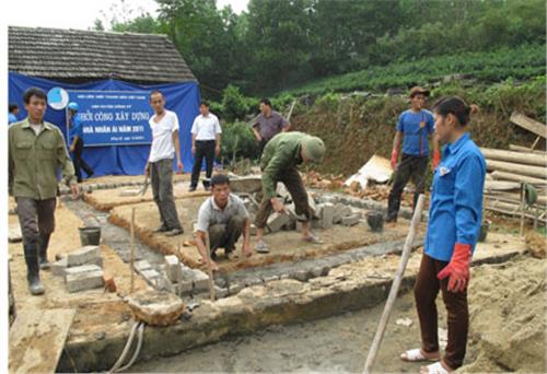 Xây  nhà nhân ái tặng hộ nghèo