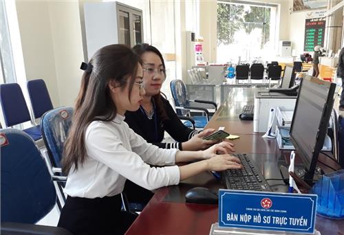 Ứng xử với “công bộc ma-nơ-canh”