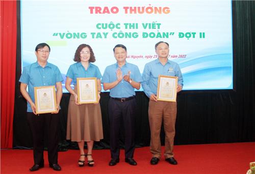 Trao giải Cuộc thi viết 