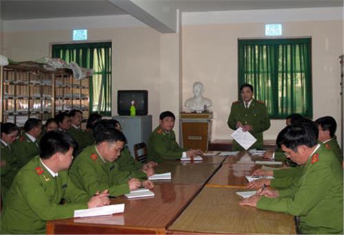 “Vì nước quên thân, vì dân phục vụ”