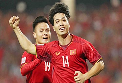 Chủ tịch nước Nguyễn Xuân Phúc chúc mừng chiến thắng của đội tuyển Việt Nam