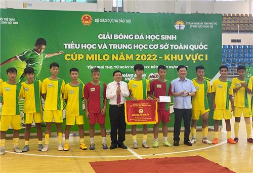 Đội bóng đá THCS của Thái Nguyên đoạt giải Nhất khu vực I