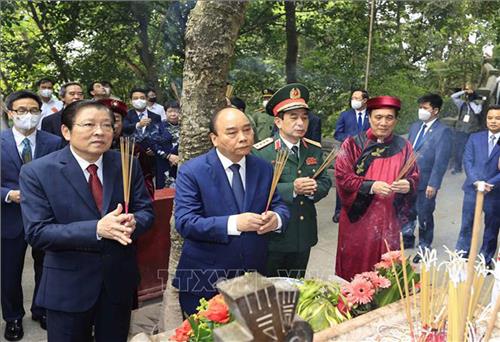 Chủ tịch nước Nguyễn Xuân Phúc dâng hương Giỗ Tổ Hùng Vương