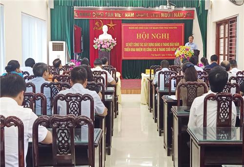 Tập trung lãnh đạo thực hiện tốt nhiệm vụ chính trị