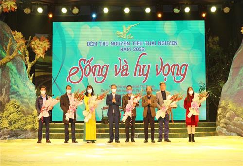 “Sống và hy vọng”