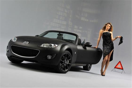 Mazda MX-5 đen tuyền