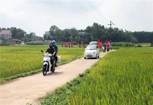 Tuyên truyền lưu động phòng, chống dịch bệnh và cổ động bầu cử  