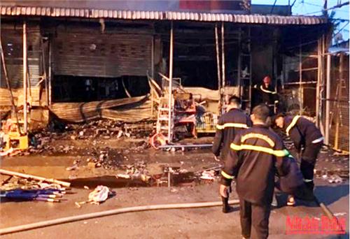 Đồng Tháp: Cháy cửa hàng tạp hóa trong đêm khiến 3 người tử vong