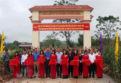 Đón Bằng công nhận Làng nghề chè truyền thống 