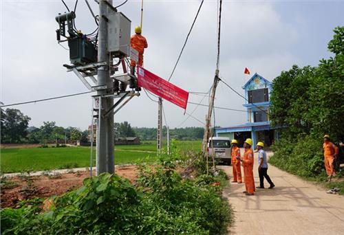 Đóng điện trạm biến áp Na Lang