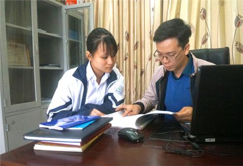 Cô học trò đam mê tìm hiểu những câu chuyện về Bác Hồ