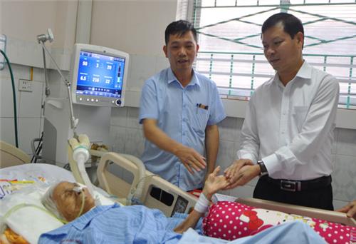 Thăm Mẹ Việt Nam anh hùng Đỗ Thị Tẹo